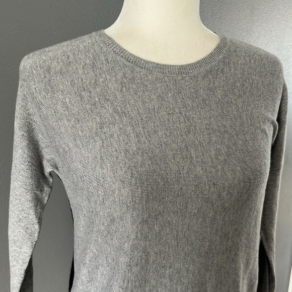 Vince Cotton Cashmere Knit Sweater Crew Neck Gray and Navy Blue - Picture 2 of 9